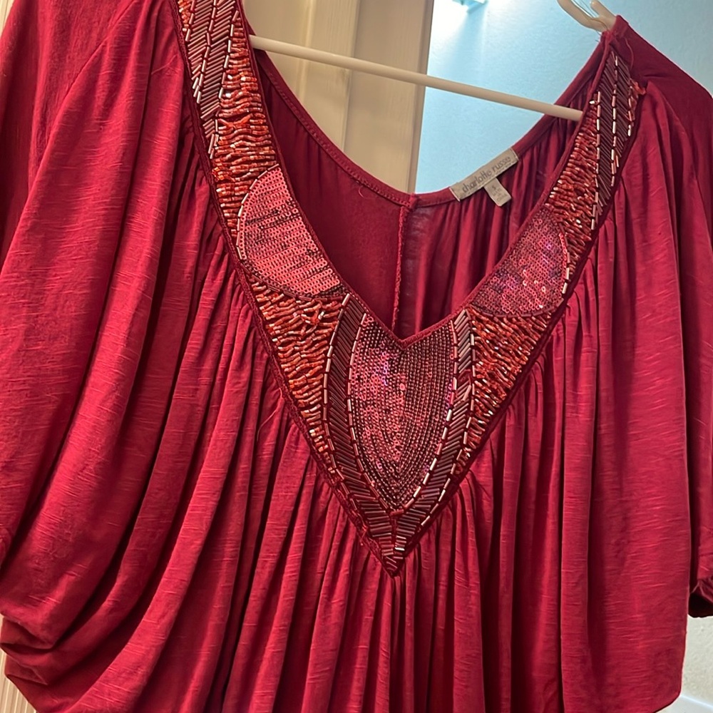 Beautiful top, no flaws that I can see beaded. CharlettenRusse